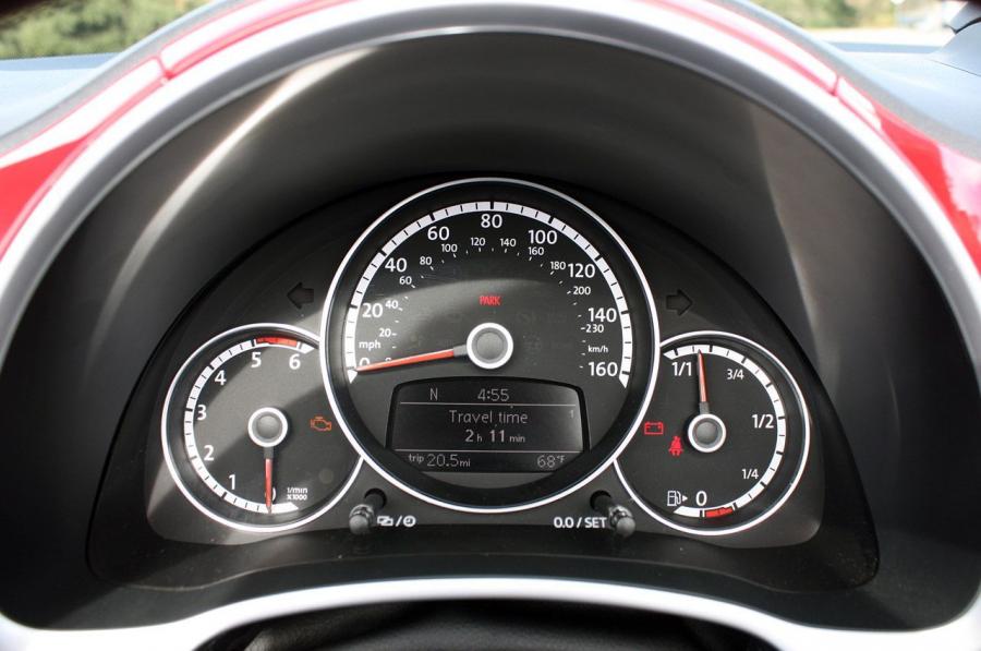  Volkswagen Beetle TDi Cabriolet 2013 года  (фото 17 из 40)